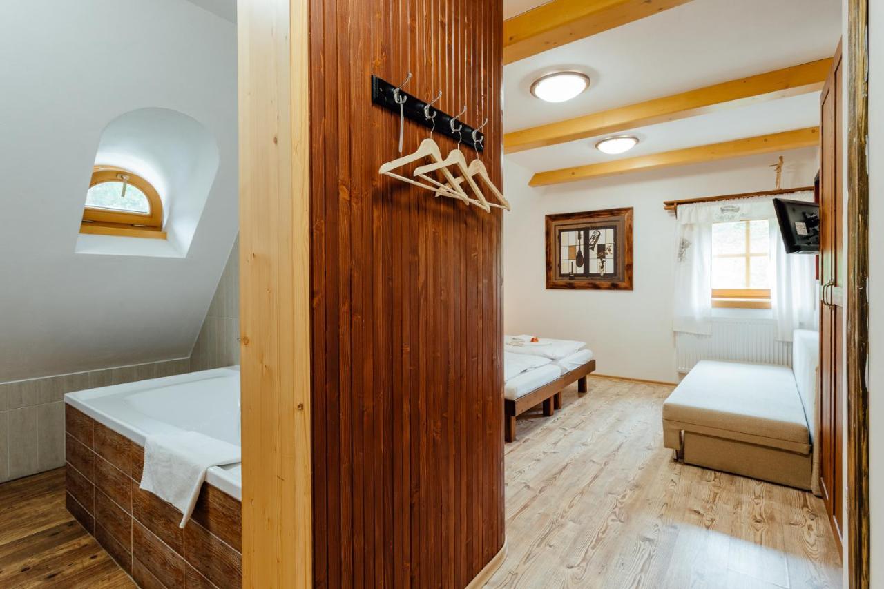 Wellness Rezort Janosikov Dvor Zázrivá Buitenkant foto