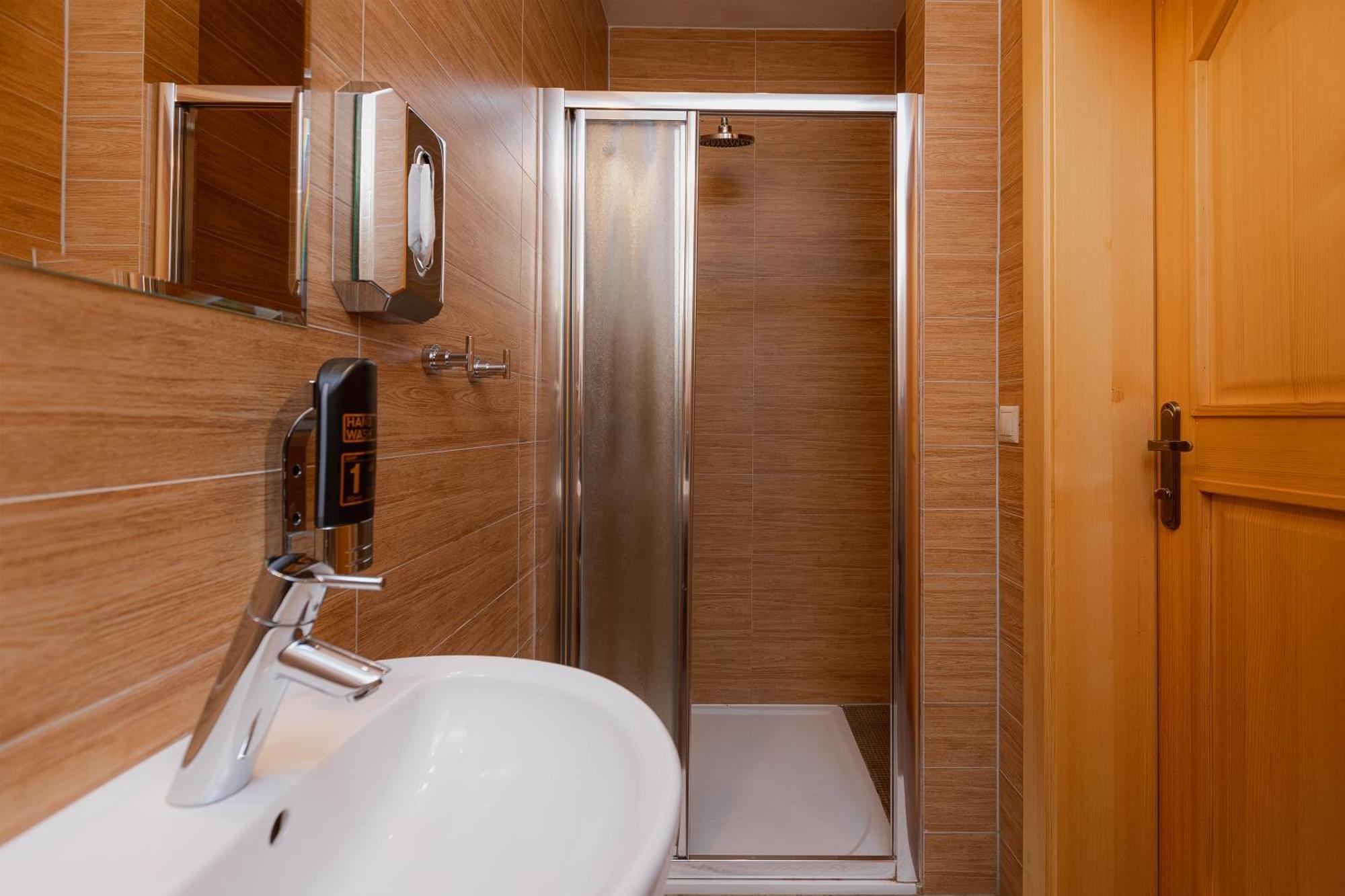 Wellness Rezort Janosikov Dvor Zázrivá Buitenkant foto